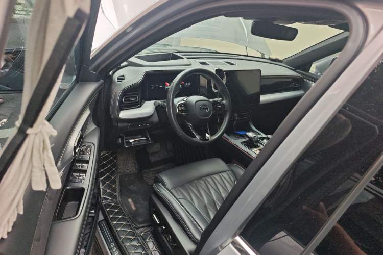 Used GAC Trumpchi GS8 2022 Double-Energy Series 2.0TM Two-Wheel Drive Prestige Edition (6 Seats) Interior 3