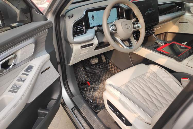 Used GAC Trumpchi GS8 2022 Linghang Series 2.0 TGDI Two-Wheel-Drive Luxury Smart Connectivity Version (7 Seats) Interior 3