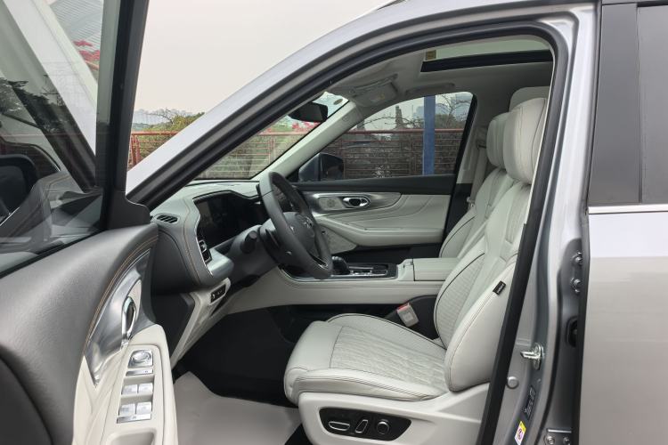 Used GAC Trumpchi GS8 2022 Linghang Series 2.0 TGDI Two-Wheel-Drive Luxury Smart Connectivity Version (7 Seats) Interior 3