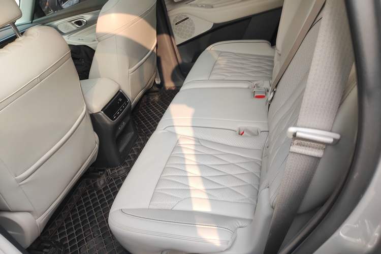 Used GAC Trumpchi GS8 2022 Linghang Series 2.0 TGDI Two-Wheel-Drive Luxury Smart Connectivity Version (7 Seats) Interior 4