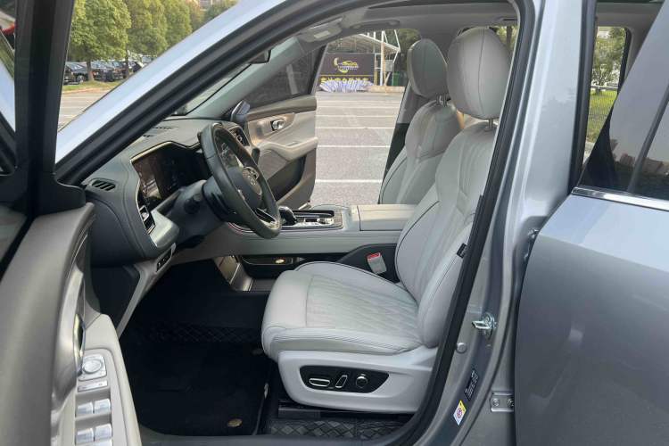 Used GAC Trumpchi GS8 2022 Flagship Series 2.0 TGDI Four-Wheel Drive Luxury Smart Connectivity Version (7 Seats) Interior 6