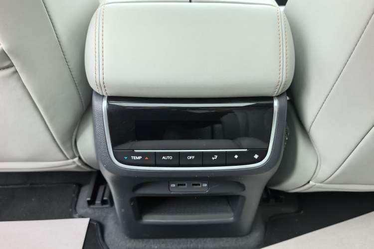 Used GAC Trumpchi GS8 2022 Linghang Series 2.0 TGDI Two-Wheel-Drive Luxury Smart Connectivity Version (7 Seats) Interior 7