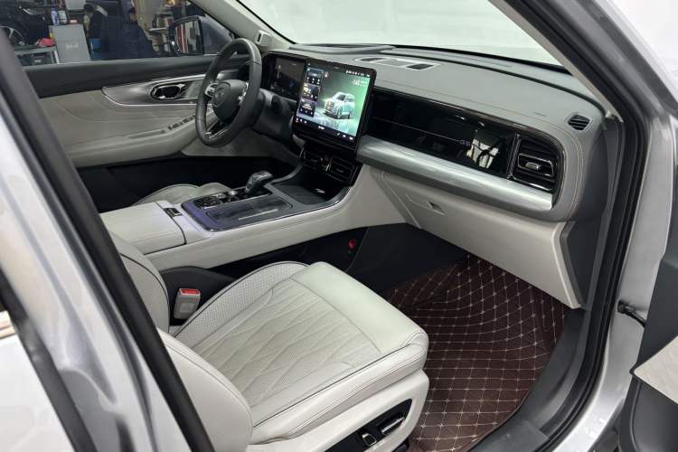Used GAC Trumpchi GS8 2022 Dual-Engine Series 2.0TM Two-Wheel Drive Prestige Edition (7 Seats) Interior 9