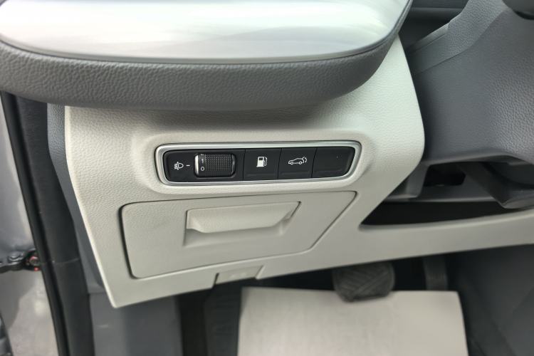 Used GAC Trumpchi GS8 2022 Linghang Series 2.0 TGDI Two-Wheel-Drive Luxury Smart Connectivity Version (7 Seats) Interior 9
