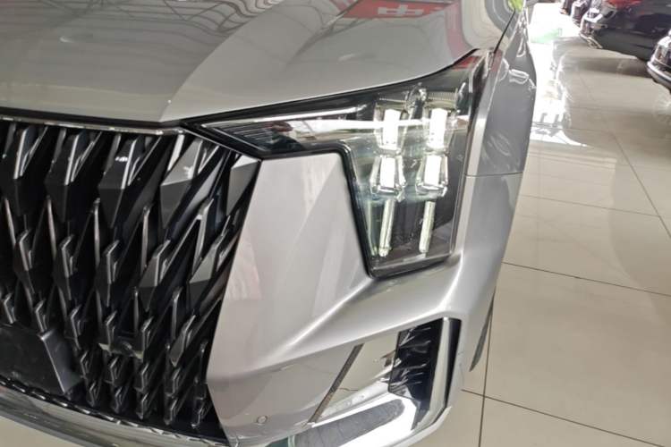 Used GAC Trumpchi GS8 2022 Dual-Engine Series 2.0TM Two-Wheel Drive Prestige Edition (7 Seats) Left Front Headlight