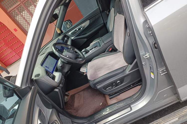 Used GAC Trumpchi GS8 2022 Flagship Series 2.0 TGDI Two-Wheel-Drive Prestige Edition (7 Seats) Left Front Seat