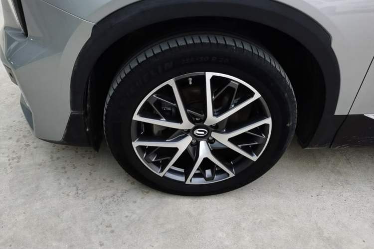 Used GAC Trumpchi GS8 2022 Linghang Series 2.0 TGDI Two-Wheel-Drive Luxury Smart Connectivity Version (7 Seats) Left Front Wheel Hub