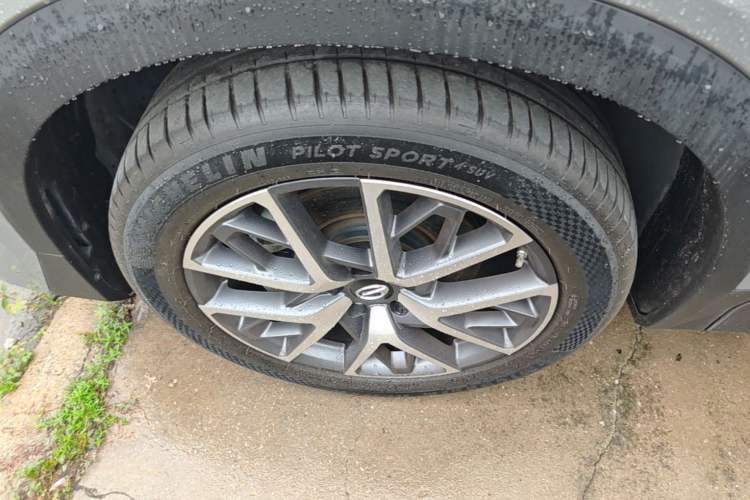 Used GAC Trumpchi GS8 2022 Linghang Series 2.0 TGDI Two-Wheel-Drive Luxury Smart Connectivity Version (7 Seats) Left Front Wheel Hub