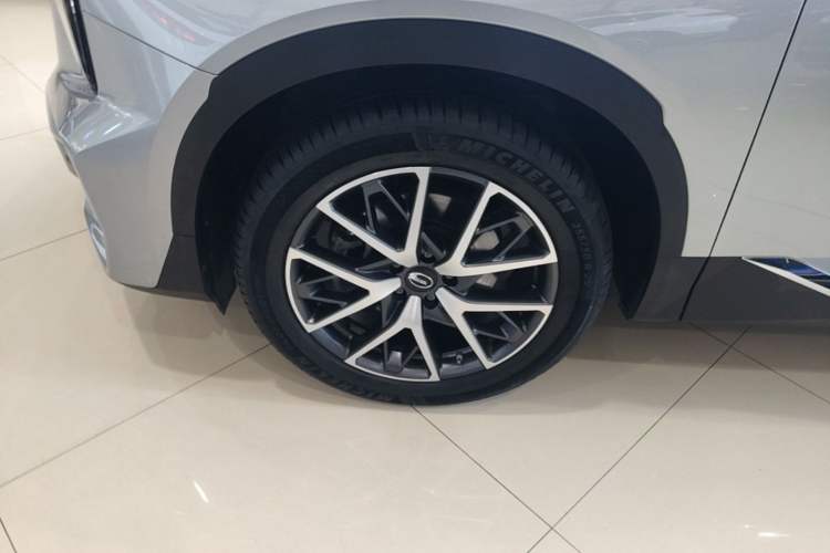 Used GAC Trumpchi GS8 2022 Linghang Series 2.0 TGDI Two-Wheel-Drive Luxury Smart Connectivity Version (7 Seats) Left Front Wheel Hub
