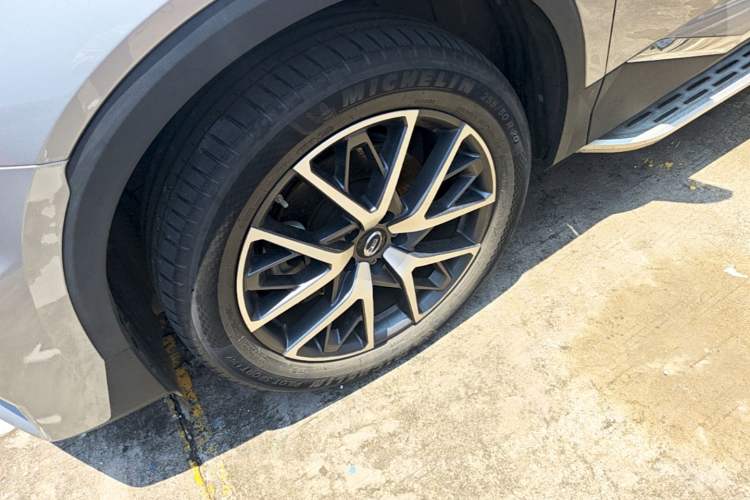 Used GAC Trumpchi GS8 2022 Linghang Series 2.0 TGDI Two-Wheel-Drive Luxury Smart Connectivity Version (7 Seats) Left Front Wheel Hub