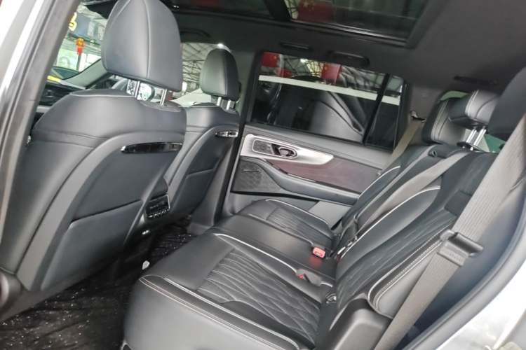 Used GAC Trumpchi GS8 2022 Dual-Engine Series 2.0TM Two-Wheel Drive Prestige Edition (7 Seats) Left Rear Seat
