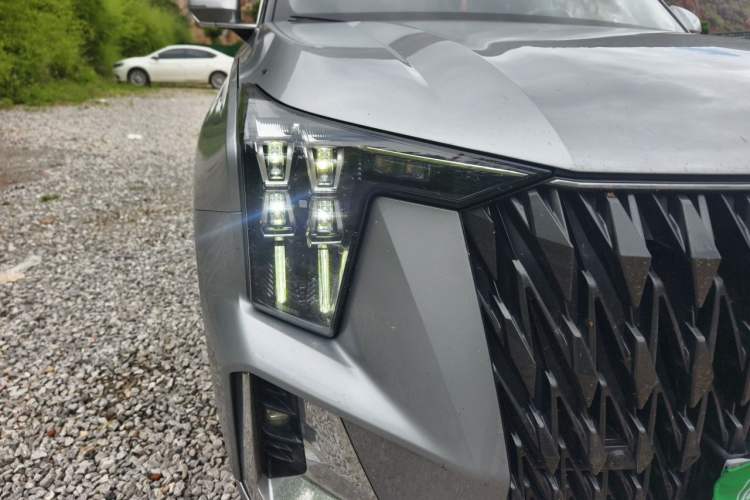 Used GAC Trumpchi GS8 2022 Double-Energy Series 2.0TM Four-Wheel Drive Premium Edition (7 Seats) Right Front Headlight