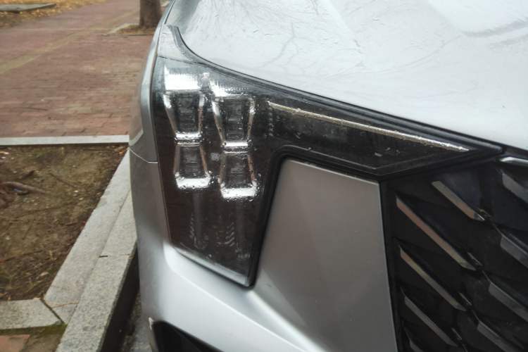 Used GAC Trumpchi GS8 2022 Flagship Series 2.0 TGDI Four-Wheel Drive Luxury Smart Connectivity Version (7 Seats) Right Front Headlight