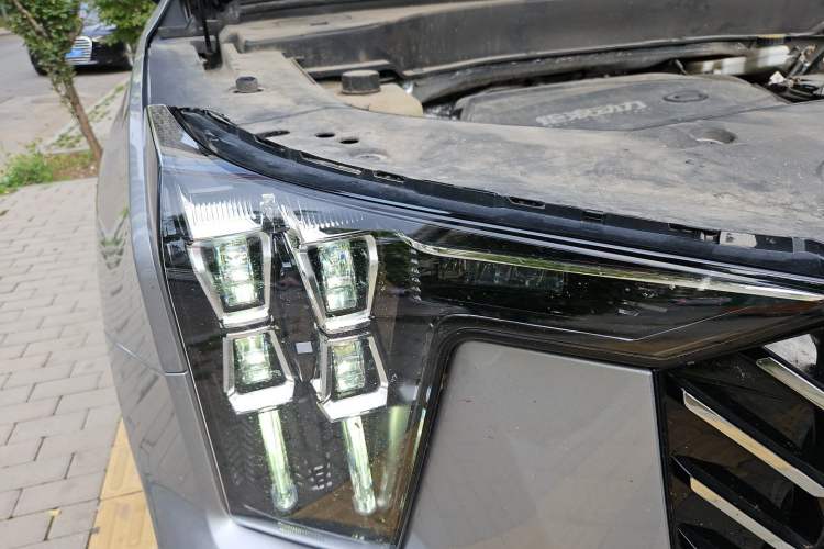 Used GAC Trumpchi GS8 2022 Linghang Series 2.0 TGDI Two-Wheel Drive Luxury Smart Connectivity Version (6 Seats) Right Front Headlight