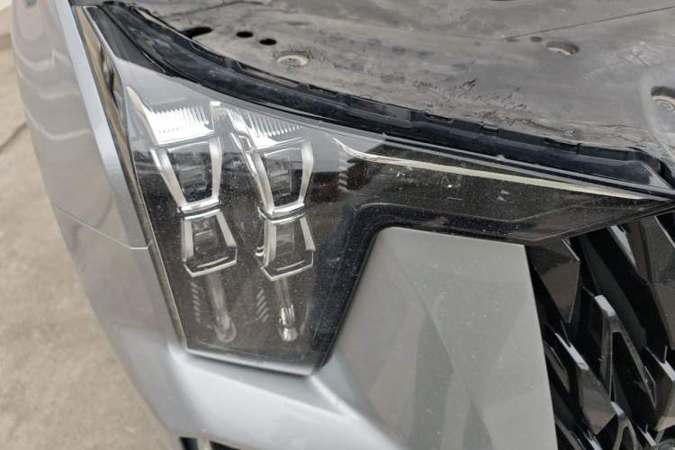Used GAC Trumpchi GS8 2022 Double-Energy Series 2.0TM Four-Wheel Drive Premium Edition (7 Seats) Right Front Headlight