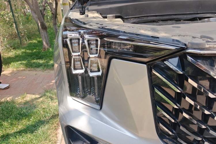 Used GAC Trumpchi GS8 2022 Linghang Series 2.0 TGDI Two-Wheel-Drive Luxury Smart Connectivity Version (7 Seats) Right Front Headlight