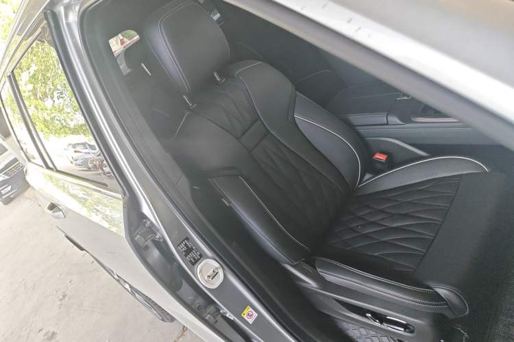 Used GAC Trumpchi GS8 2022 Flagship Series 2.0 TGDI Four-Wheel Drive Luxury Smart Connectivity Version (7 Seats) Right Front Seat