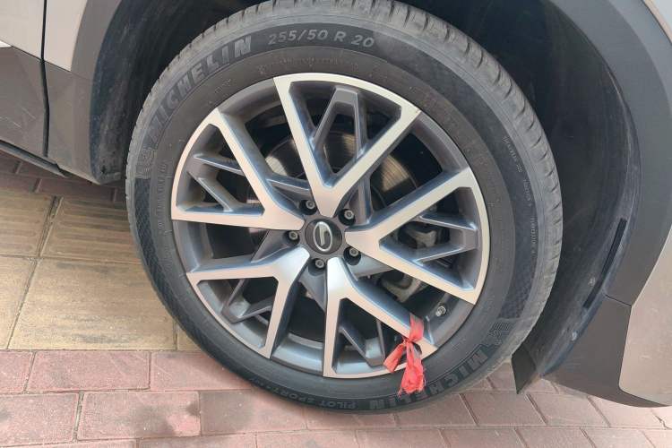 Used GAC Trumpchi GS8 2022 Linghang Series 2.0 TGDI Two-Wheel-Drive Luxury Smart Connectivity Version (7 Seats) Right Front Wheel Hub