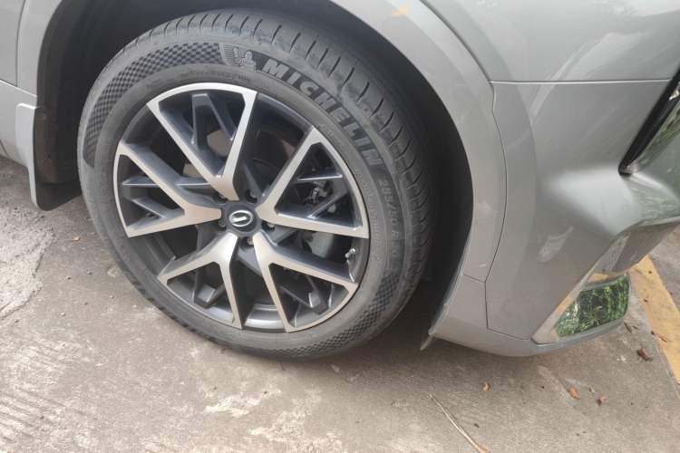 Used GAC Trumpchi GS8 2022 Dual-Engine Series 2.0TM Two-Wheel Drive Prestige Edition (7 Seats) Right Front Wheel Hub