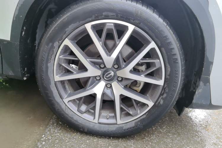 Used GAC Trumpchi GS8 2022 Flagship Series 2.0 TGDI Four-Wheel Drive Luxury Smart Connectivity Version (6 Seats) Right Front Wheel Hub