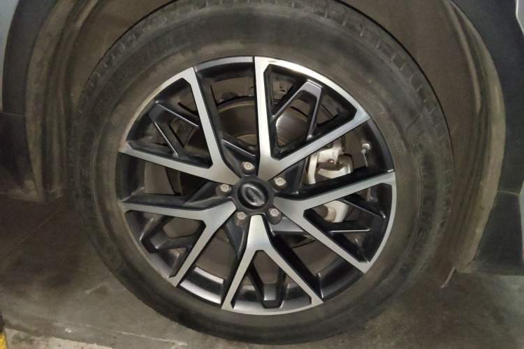 Used GAC Trumpchi GS8 2022 Flagship Series 2.0 TGDI Two-Wheel-Drive Prestige Edition (7 Seats) Right Front Wheel Hub