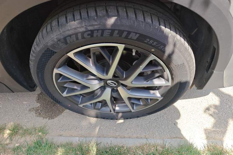 Used GAC Trumpchi GS8 2022 Linghang Series 2.0 TGDI Two-Wheel-Drive Luxury Smart Connectivity Version (7 Seats) Right Front Wheel Hub