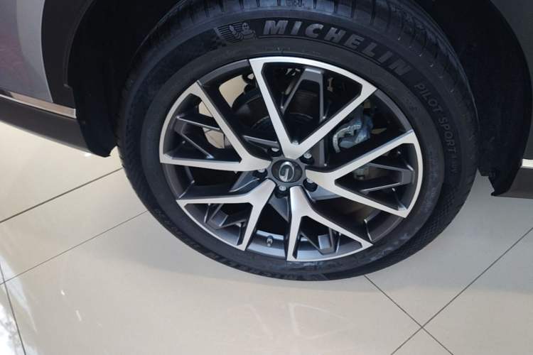 Used GAC Trumpchi GS8 2022 Linghang Series 2.0 TGDI Two-Wheel-Drive Luxury Smart Connectivity Version (7 Seats) Right Rear Wheel Hub