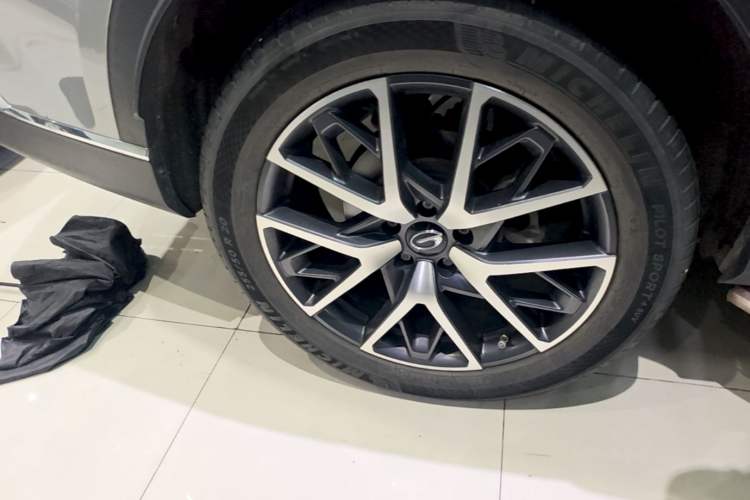 Used GAC Trumpchi GS8 2022 Linghang Series 2.0 TGDI Two-Wheel-Drive Luxury Smart Connectivity Version (7 Seats) Right Rear Wheel Hub