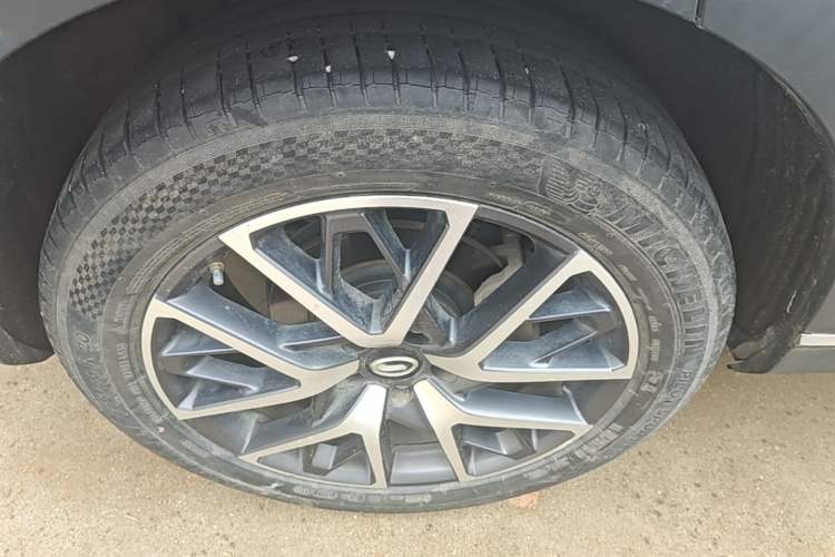 Used GAC Trumpchi GS8 2022 Linghang Series 2.0 TGDI Two-Wheel-Drive Luxury Smart Connectivity Version (7 Seats) Right Rear Wheel Hub