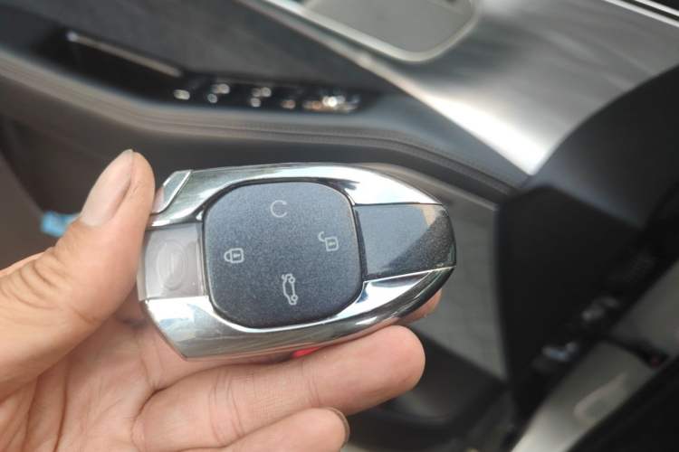 Used GAC Trumpchi GS8 2022 Dual-Engine Series 2.0TM Two-Wheel Drive Prestige Edition (7 Seats) Vehicle Key