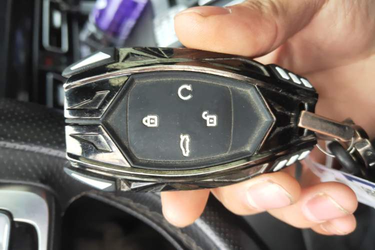 Used GAC Trumpchi GS8 2022 Flagship Series 2.0 TGDI Four-Wheel Drive Luxury Smart Connectivity Version (7 Seats) Vehicle Key