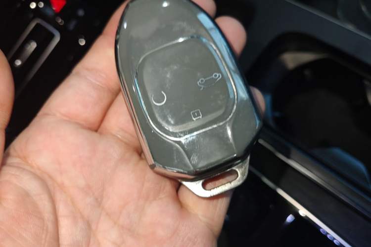 Used GAC Trumpchi GS8 2022 Linghang Series 2.0 TGDI Two-Wheel-Drive Luxury Smart Connectivity Version (7 Seats) Vehicle Key