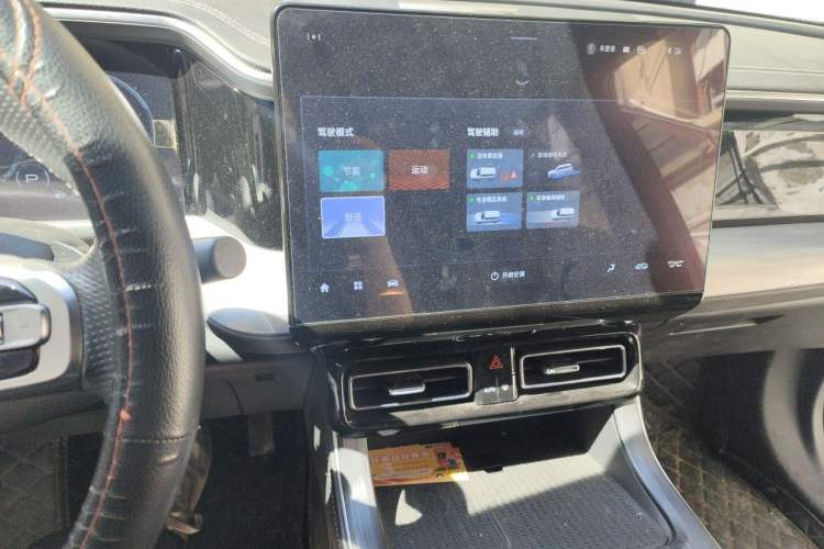 Used GAC Trumpchi GS8 2022 Linghang Series 2.0 TGDI Two-Wheel-Drive Luxury Smart Connectivity Version (7 Seats) Audio And AC Panel