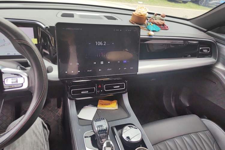 Used GAC Trumpchi GS8 2022 Linghang Series 2.0 TGDI Two-Wheel-Drive Luxury Smart Connectivity Version (7 Seats) Audio And AC Panel