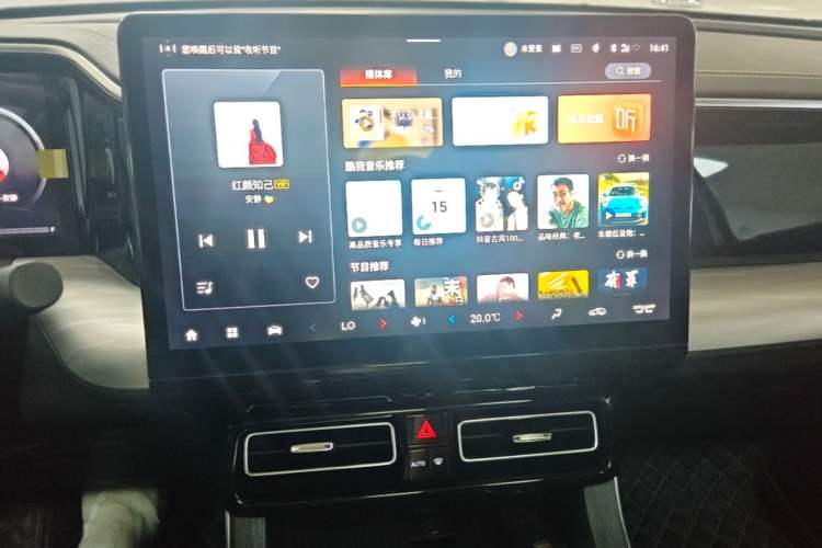 Used GAC Trumpchi GS8 2022 Linghang Series 2.0 TGDI Two-Wheel-Drive Luxury Smart Connectivity Version (7 Seats) Audio And AC Panel