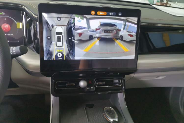 Used GAC Trumpchi GS8 2022 Dual-Engine Series 2.0TM Four-Wheel Drive Prestige Edition (6 Seats) Audio And AC Panel