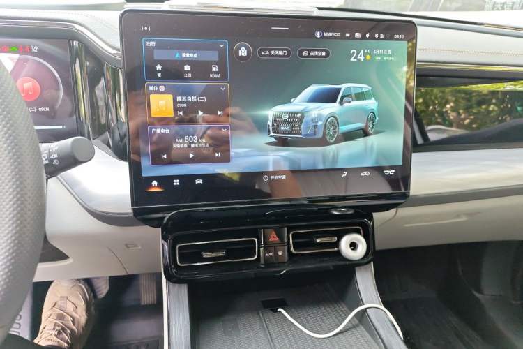 Used GAC Trumpchi GS8 2022 Dual-Engine Series 2.0TM Four-Wheel Drive Prestige Edition (6 Seats) Audio And AC Panel