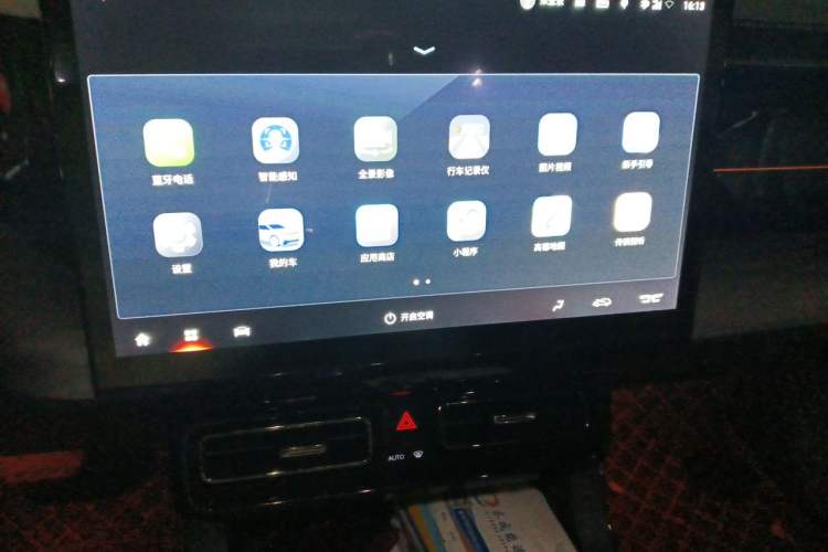 Used GAC Trumpchi GS8 2022 Dual-Engine Series 2.0TM Two-Wheel Drive Prestige Edition (7 Seats) Audio And AC Panel