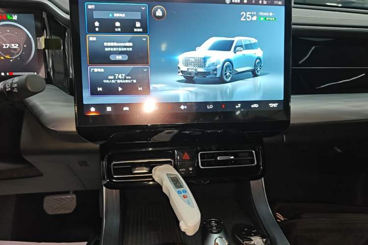 Used GAC Trumpchi GS8 2022 Flagship Series 2.0 TGDI Two-Wheel-Drive Prestige Edition (6-seater) Audio And AC Panel
