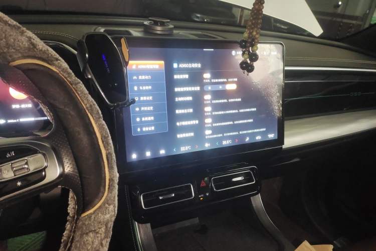 Used GAC Trumpchi GS8 2022 Linghang Series 2.0 TGDI Two-Wheel-Drive Luxury Smart Connectivity Version (7 Seats) Audio And AC Panel