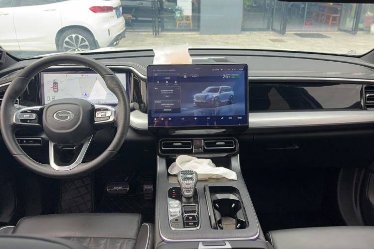 Used GAC Trumpchi GS8 2022 Linghang Series 2.0 TGDI Two-Wheel-Drive Luxury Smart Connectivity Version (7 Seats) Center Console