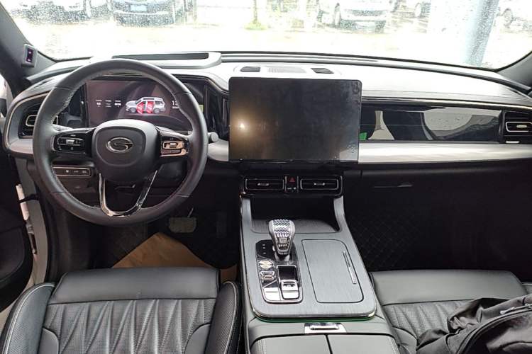 Used GAC Trumpchi GS8 2022 Double-Energy Series 2.0TM Four-Wheel Drive Premium Edition (7 Seats) Center Console