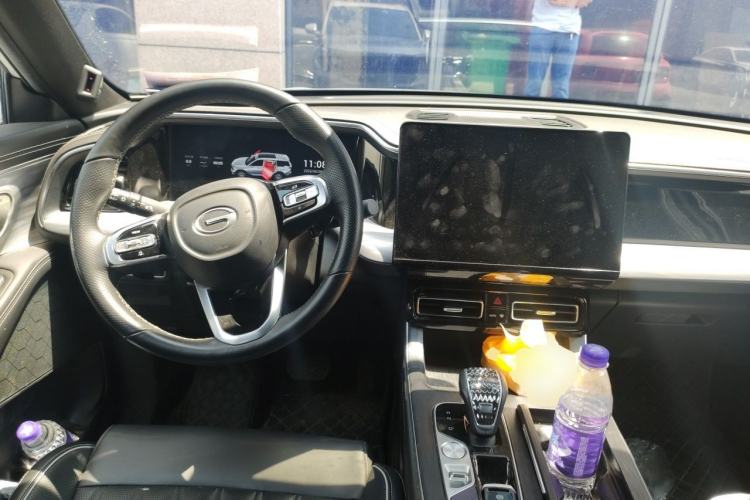Used GAC Trumpchi GS8 2022 Flagship Series 2.0 TGDI Four-Wheel Drive Luxury Smart Connectivity Version (7 Seats) Center Console
