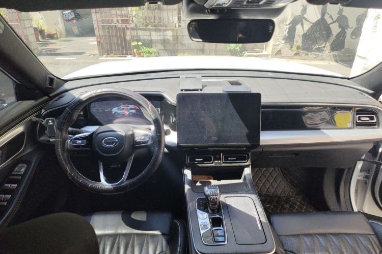 Used GAC Trumpchi GS8 2022 Linghang Series 2.0 TGDI Two-Wheel-Drive Luxury Smart Connectivity Version (7 Seats) Center Console