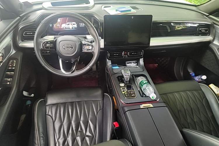 Used GAC Trumpchi GS8 2022 Double-Energy Series 2.0TM Four-Wheel Drive Premium Edition (7 Seats) Center Console