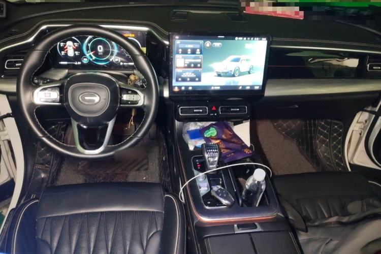 Used GAC Trumpchi GS8 2022 Linghang Series 2.0 TGDI Two-Wheel-Drive Luxury Smart Connectivity Version (7 Seats) Center Console