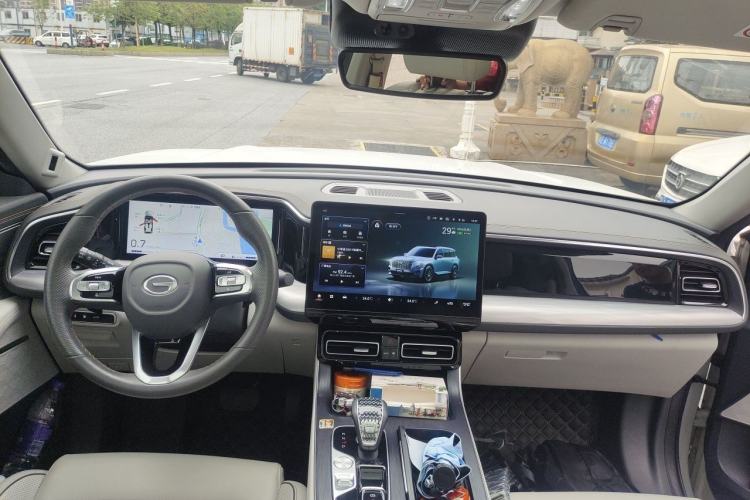 Used GAC Trumpchi GS8 2022 Linghang Series 2.0 TGDI Two-Wheel Drive Luxury Smart Connectivity Version (6 Seats) Center Console