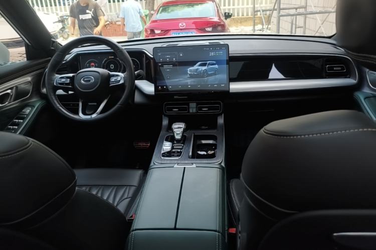 Used GAC Trumpchi GS8 2022 Flagship Series 2.0 TGDI Two-Wheel-Drive Prestige Edition (7 Seats) Center Console