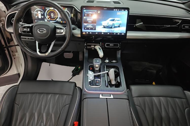 Used GAC Trumpchi GS8 2022 Flagship Series 2.0 TGDI Two-Wheel-Drive Prestige Edition (6-seater) Center Console