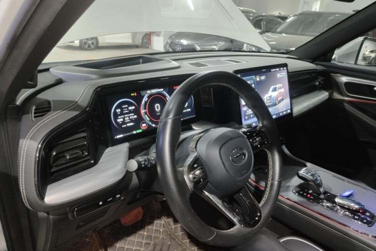 Used GAC Trumpchi GS8 2022 Dual-Engine Series 2.0TM Two-Wheel Drive Prestige Edition (7 Seats) Center Console